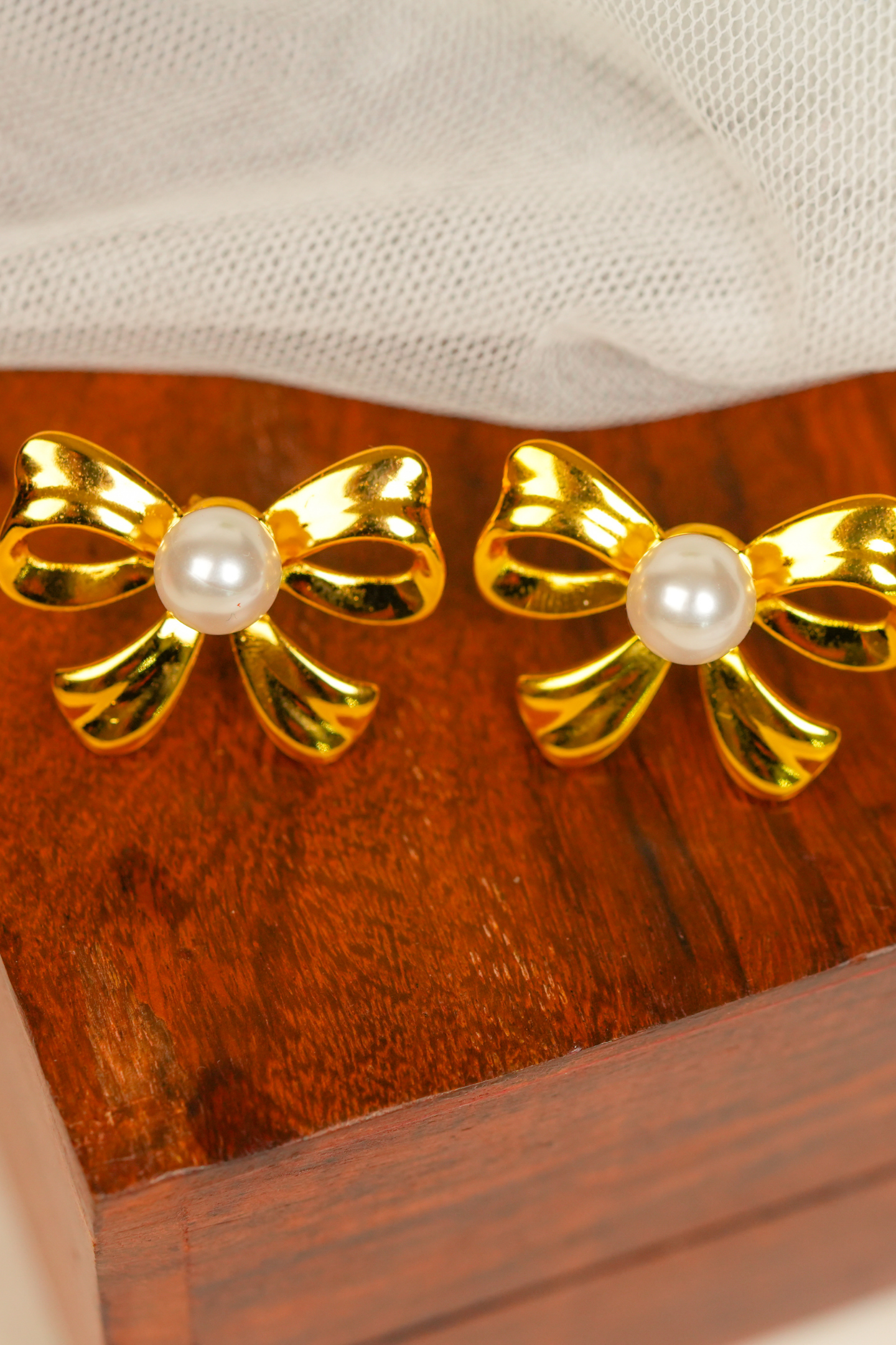 Elegant Gold-Plated Bow Pearl Earring