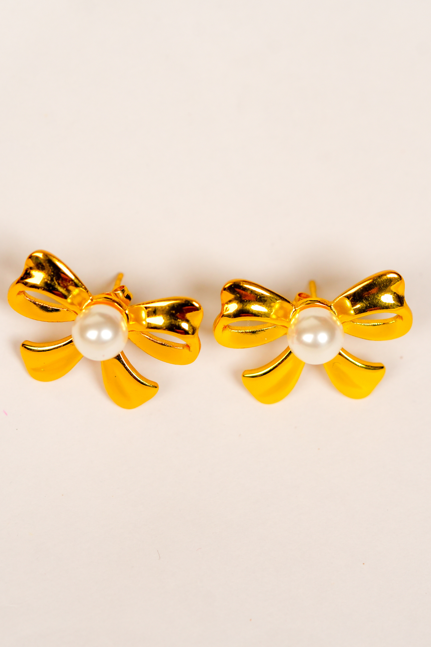 Elegant Gold-Plated Bow Pearl Earring