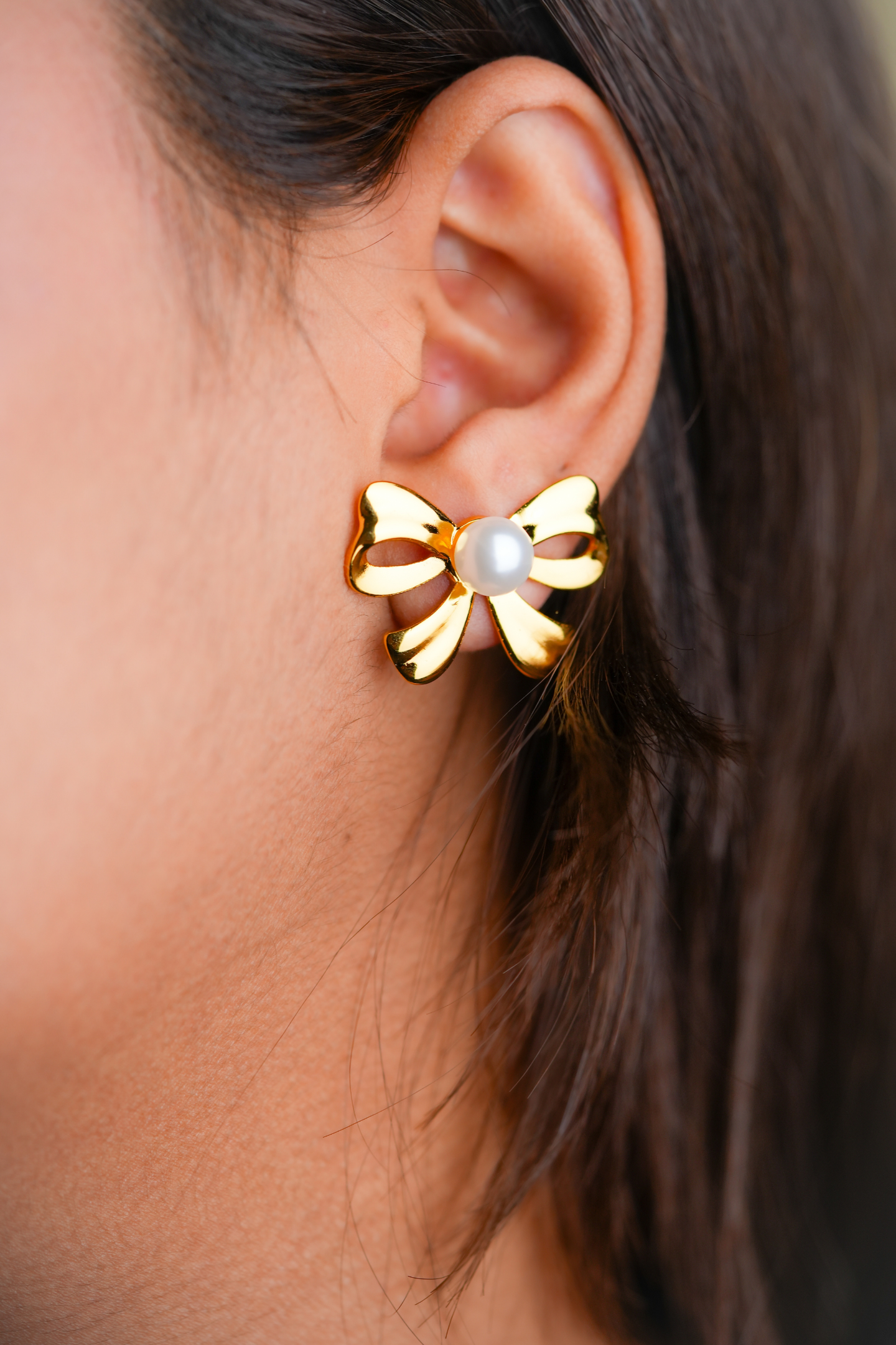 Elegant Gold-Plated Bow Pearl Earring