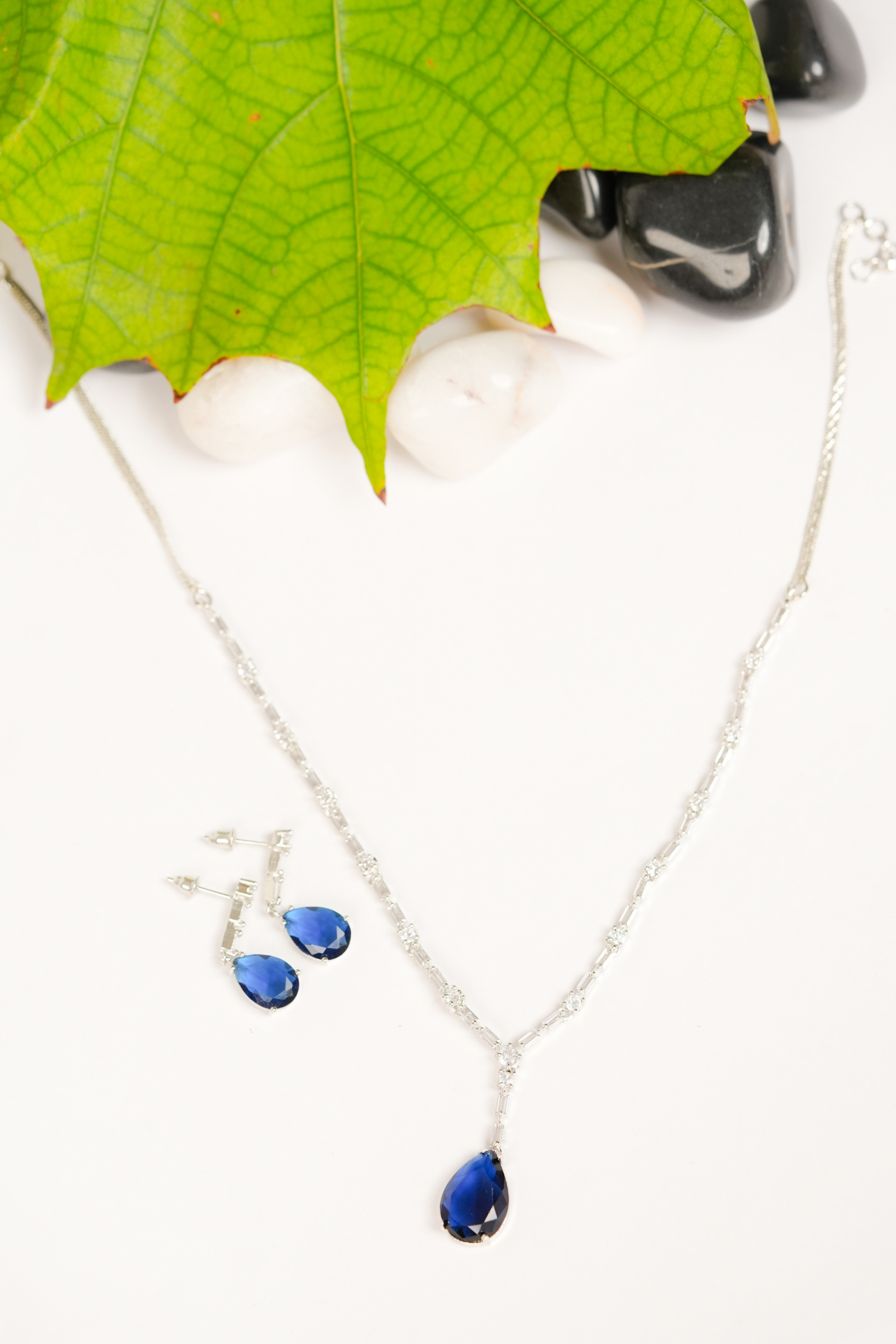 Elegant Crystal Necklace -Blue