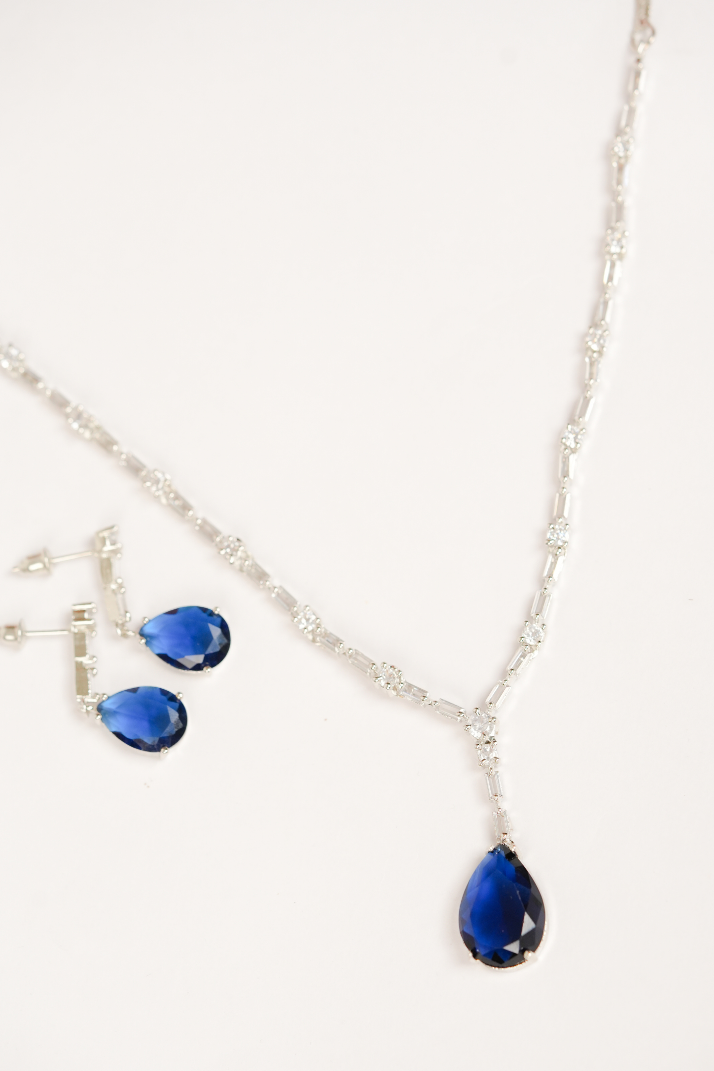 Elegant Crystal Necklace -Blue