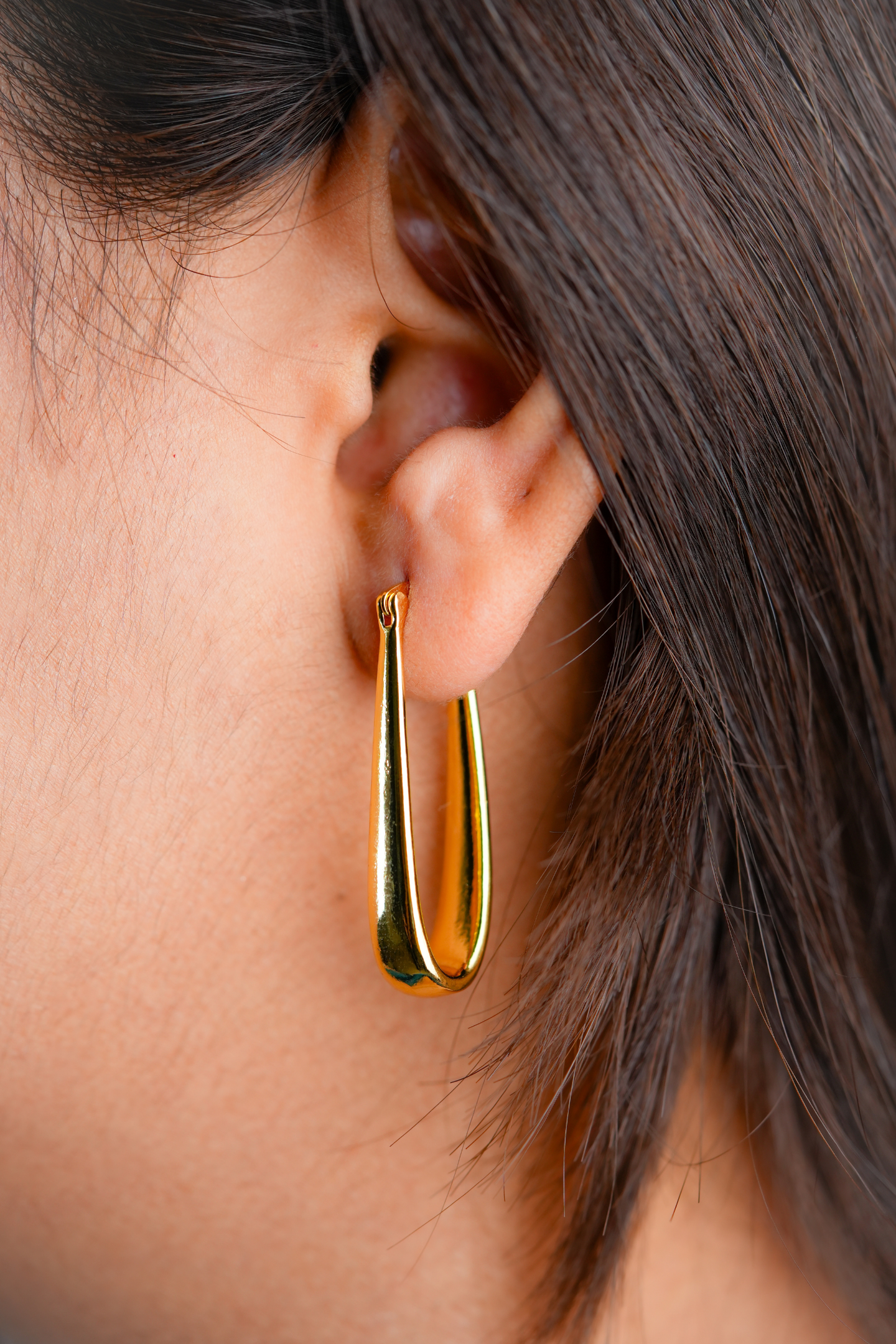 Elegant Gold-Plated Oval Hoop Earring