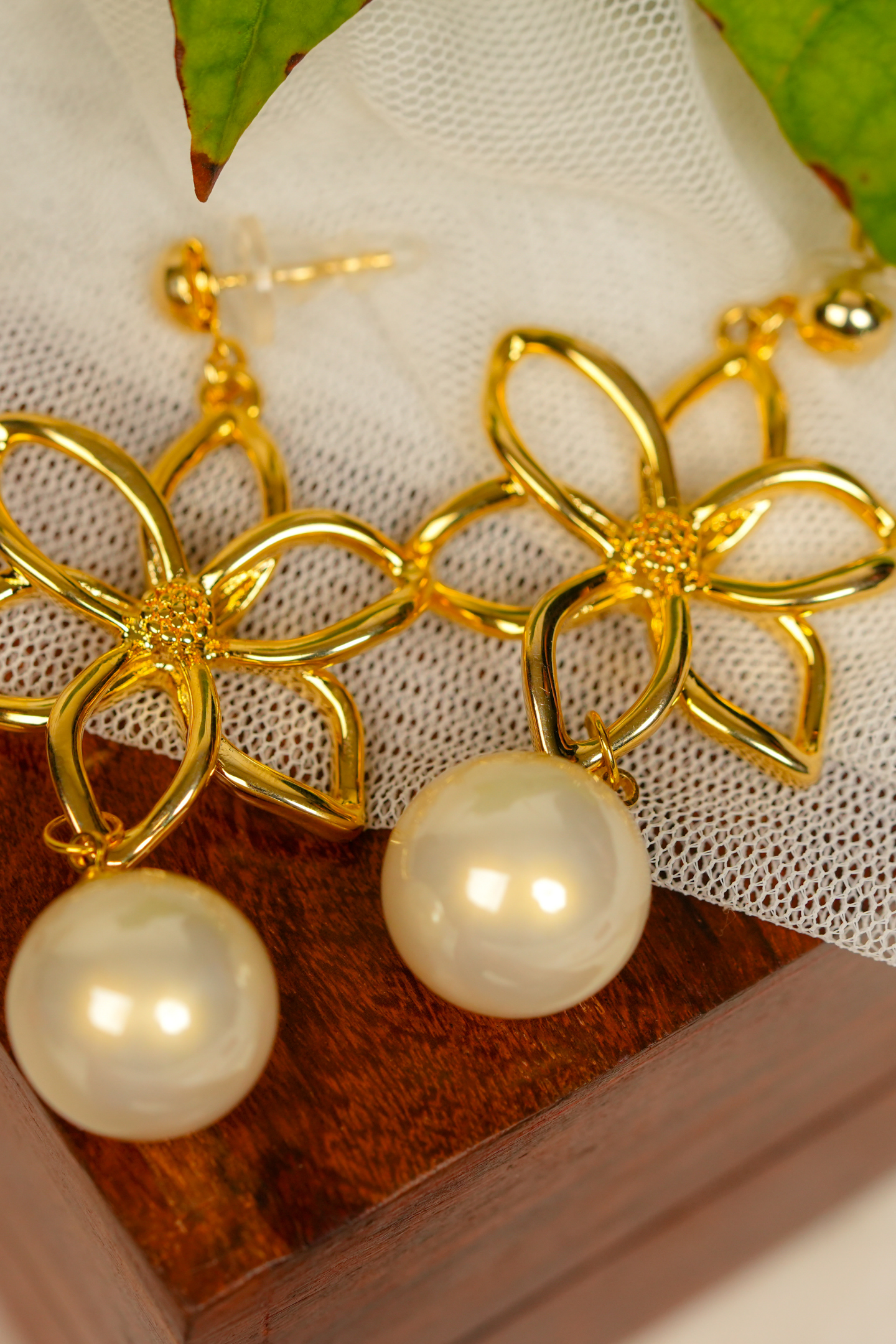Gold-Plated Floral Pearl Drop Earring