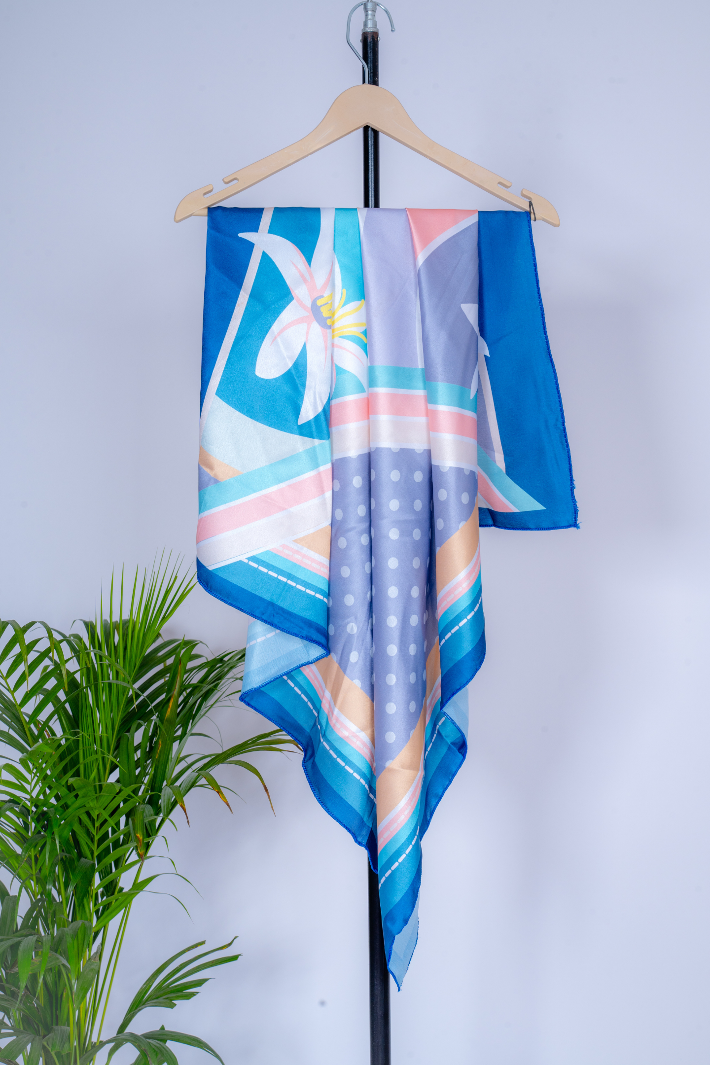 Chic Geometric Floral Satin Scarf